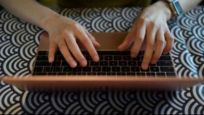 Vier von fünf Menschen haben schon einmal online geshoppt