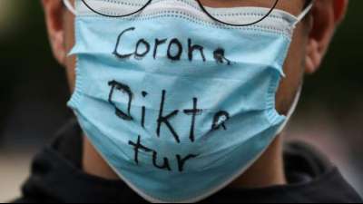 Oberverwaltungsgericht: "Cottbuser Spazierg&auml;nge" bleiben vorerst verboten