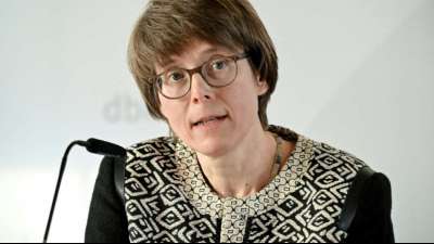 Katholische Bischofskonferenz w&auml;hlt erstmals Frau zu Generalsekret&auml;rin