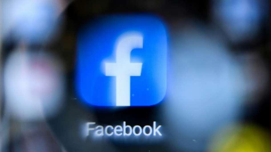 OLG Karlsruhe: Facebook muss vor Kontok&uuml;ndigung abmahnen