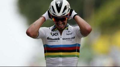 Tour de France: Alaphilippe gewinnt chaotischen Tour-Auftakt