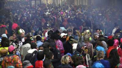 Polizei: Festnahmen nach illegaler Karnevalsparty in Marseille