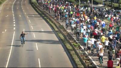 Bündnis klagt gegen Demo-Verbot auf Münchner Autobahnen gegen Automobilmesse