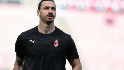 Ibrahimovic verl&auml;ngert Vertrag bei Mailand um ein Jahr
