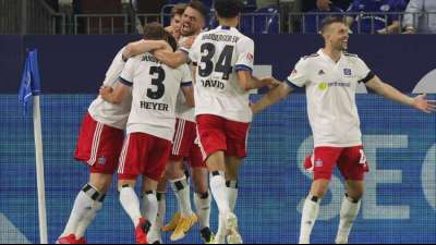 Mitrei&szlig;endes Gigantenduell: Schalke verliert gegen den HSV