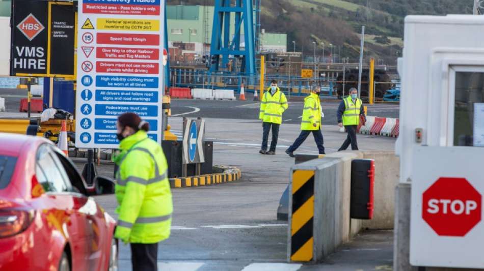 Nordirland stoppt Warenkontrollen an H&auml;fen nach Drohungen vor&uuml;bergehend 