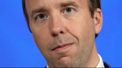 Britischer Gesundheitsminister tritt nach Versto&szlig; gegen Corona-Regeln zur&uuml;ck