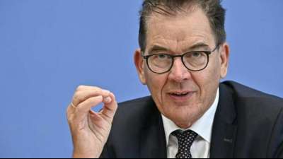 Entwicklungsminister M&uuml;ller fordert Einsatz beim Artenschutz