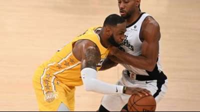 NBA: Superstar Leonard f&auml;llt nach OP auf unbestimmte Zeit aus