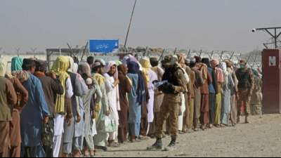 Pakistanische Taliban k&uuml;ndigen Waffenruhe mit Regierung auf