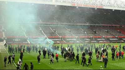 Zwei verletzte Polizisten bei Fan-Protesten in Manchester