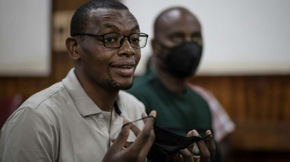 Uganda: Verfolgter Autor Rukirabashaija nun in Deutschland