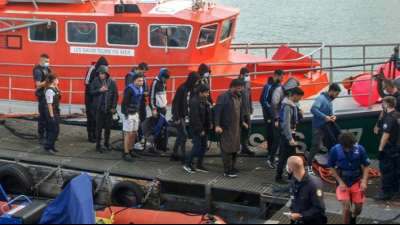 Drei Vermisste nach versuchter Kajak-&Uuml;berfahrt von Migranten auf dem &Auml;rmelkanal