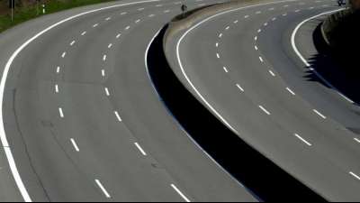 Verschiebung von fast tausend Meter langer Lennetalbr&uuml;cke in NRW begonnen