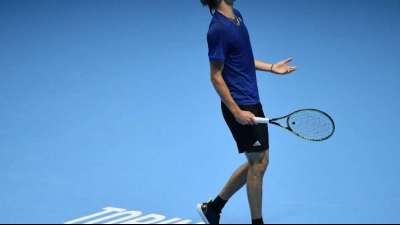 Zverev muss nach Niederlage gegen Medwedew ums Halbfinale bangen