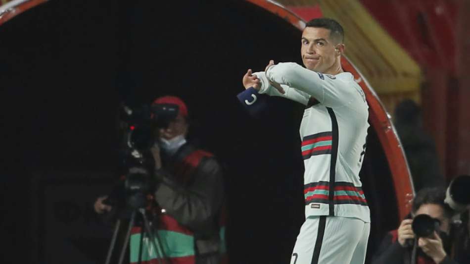 Ronaldos Kapit&auml;nsbinde nach Wut-Aktion f&uuml;r 64.000 Euro versteigert
