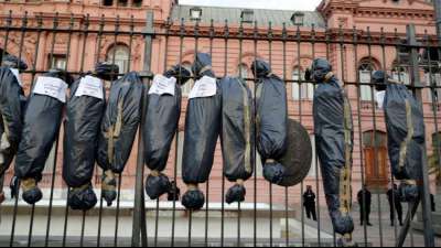 Proteste nach sogenannten "VIP-Impfungen" in Argentinien