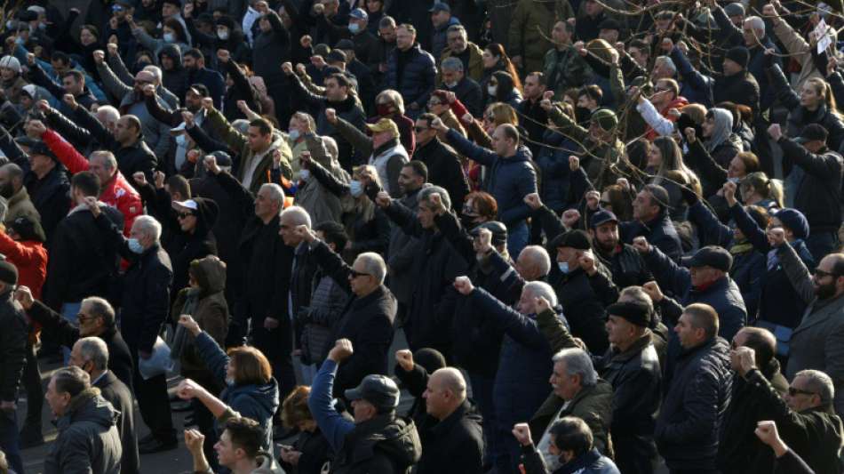 Armenische Demonstranten dringen in Regierungsgeb&auml;ude ein