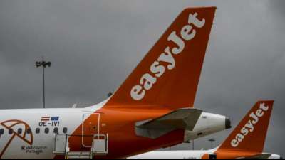 Easyjet halbiert Quartalsverlust trotz Omikron