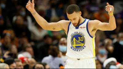 Christmas Games: Curry &uuml;berragt bei Warriors-Sieg in Phoenix