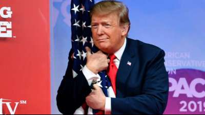 Trump stellt sich in Rennen um Kongresssitz hinter Rivalen seines Gegners Gonzalez