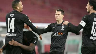 Sieg beim VfB: Gladbachs "gro&szlig;er Traum" lebt weiter