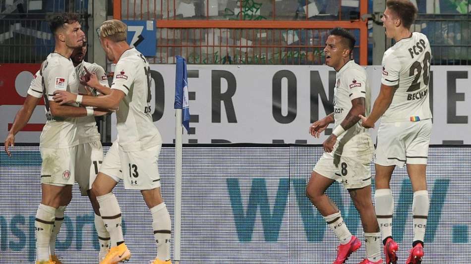 Drei Tore in f&uuml;nf Minuten: St. Pauli baut Tabellenf&uuml;hrung aus