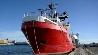 Festgesetztes Rettungsschiff "Ocean Viking" kann wieder in See stechen