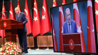 T&uuml;rkische Justiz geht hart gegen Ex-Admirale nach Kritik an Kanal-Projekt vor