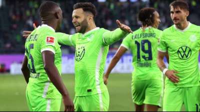 Wolfsburg bleibt Tabellenf&uuml;hrer