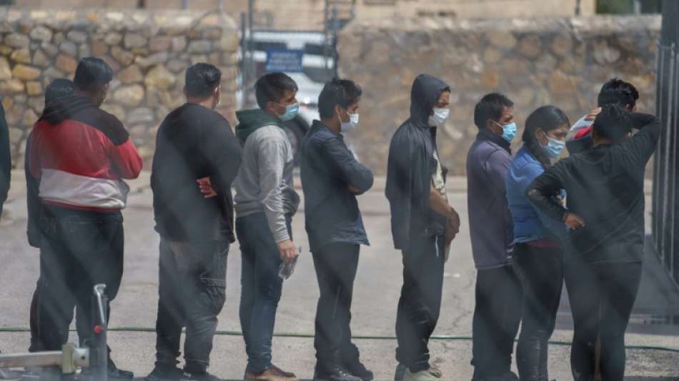 Tausende Migranten campen an Grenze zwischen USA und Mexiko unter Br&uuml;cke