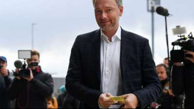 FDP-Chef kritisiert Steueraussagen von SPD und Gr&uuml;nen