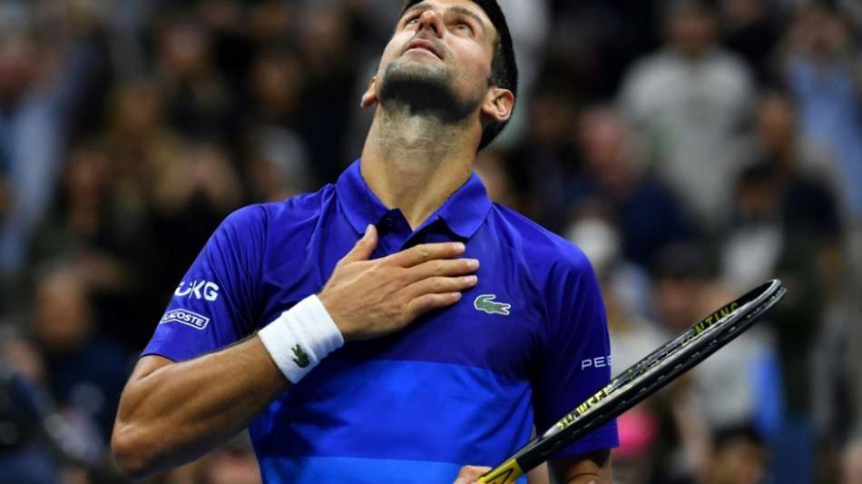 Djokovic mit Leistungssteigerung locker weiter