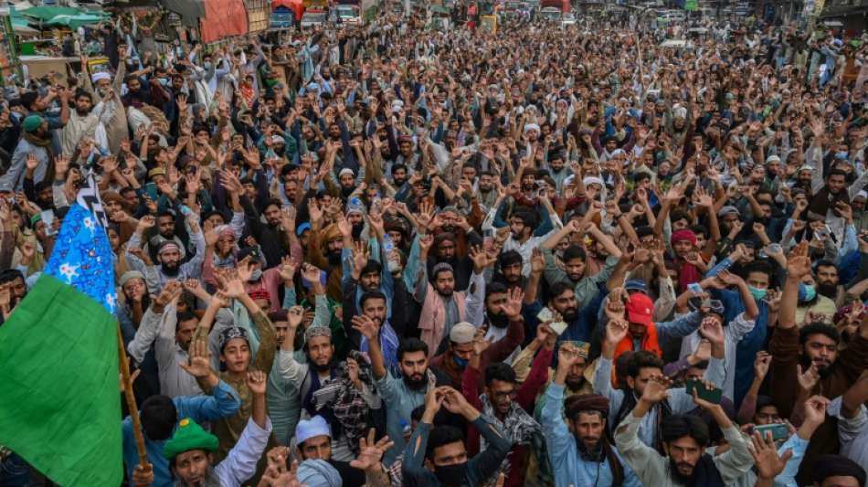 Drei Polizisten bei Protesten von Islamistenpartei in Pakistan erschossen