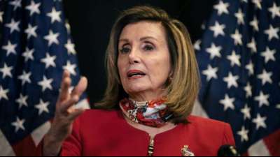 Pelosi fordert sofortige Absetzung von US-Präsident Trump