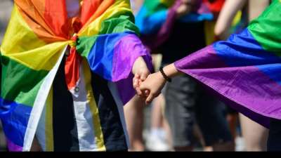 Frist f&uuml;r Blutspende von Homosexuellen verk&uuml;rzt 
