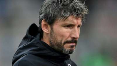 Wolfsburg entl&auml;sst Trainer van Bommel