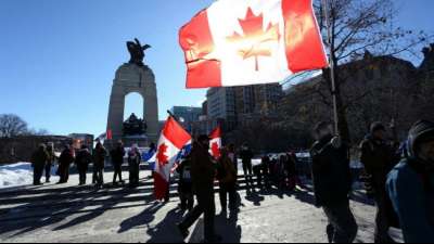 Corona-Proteste in Kanada mit demonstrierenden Lkw-Fahrern