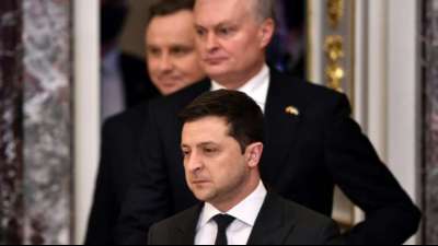 Pr&auml;sident Selenskyj verh&auml;ngt Kriegsrecht &uuml;ber gesamte Ukraine