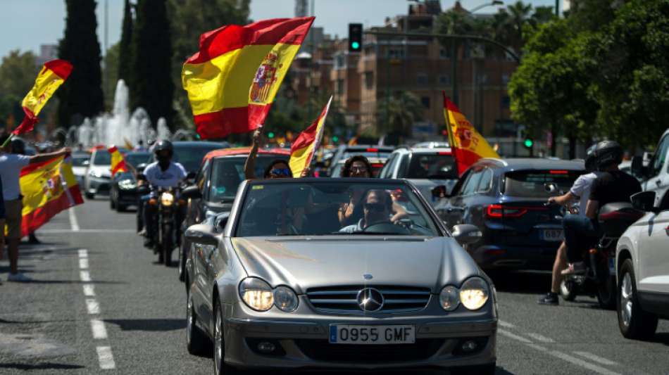 Tausende Spanier demonstrieren gegen Umgang der Regierung mit Corona-Krise