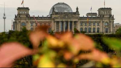 Bundestag hat Rekordgr&ouml;&szlig;e von 736 Mitgliedern
