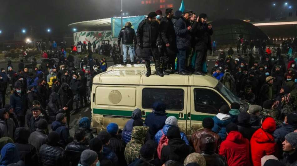 Polizei schie&szlig;t: Terror durch Diktatur in Kasachstan