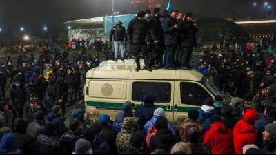 Polizei schie&szlig;t: Terror durch Diktatur in Kasachstan