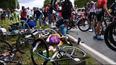 Verursacherin von Massensturz bei Tour de France muss Geldstrafe zahlen