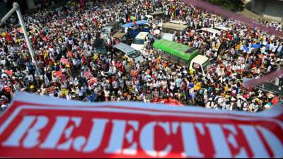 Erneut protestieren Zehntausende gegen die Milit&auml;rherrschaft in Myanmar