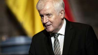 Seehofer h&auml;lt EM-Zuschauerpl&auml;ne f&uuml;r absolut "unverantwortlich"
