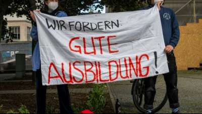 Wahlkampf Geschwurbel: Gr&uuml;ne kritisieren "Talfahrt" beim Baf&ouml;g