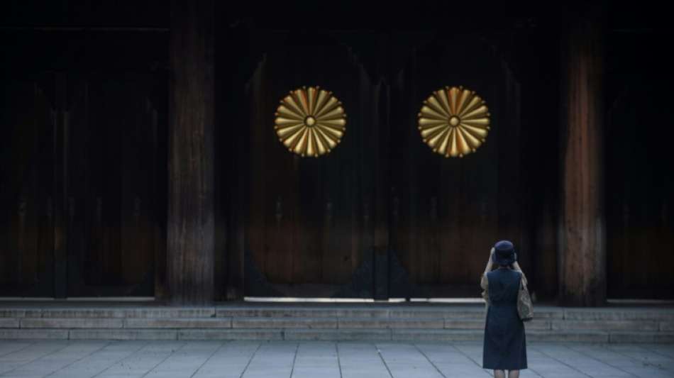Japanische Minister besuchen umstrittenen Yasukuni-Schrein