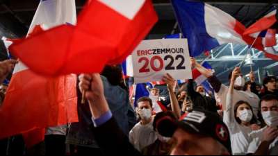 Tausende Anh&auml;nger feiern rechtsradikalen Publizisten Zemmour bei Paris