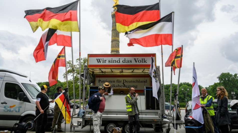 Gegner der Corona-Einschränkungen protestieren bundesweit